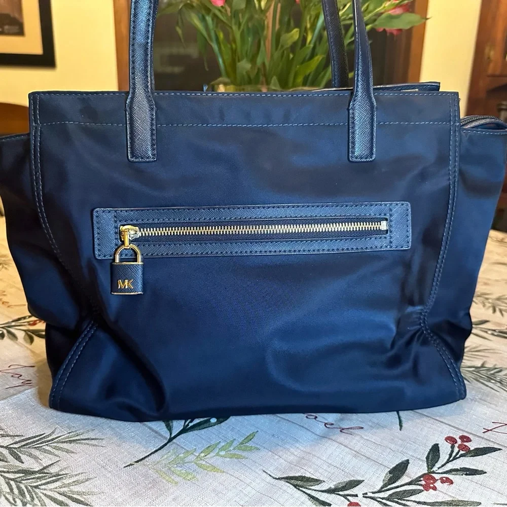 Large Michael Kors Tote - Nylon & Leather - Navy Blue - EUC - Shoulder Purse - Picture 13 of 13